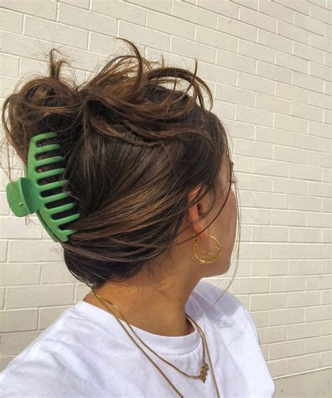 6 easy claw clip hairstyles to try now — whatever your hair length in 2022 hair lengths thick