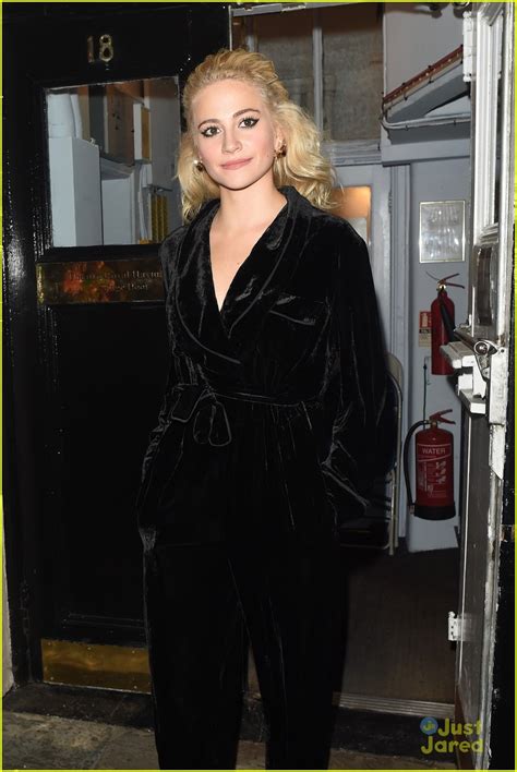 Pixie Lott Shows Off Holly Golightlys Looks Backstage At Breakfast At Tiffanys Photo