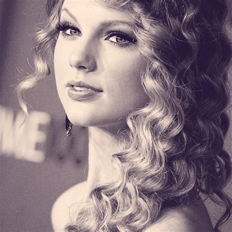 Does Taylor Look Better With Straight Or Curly Hair Taylor Swift