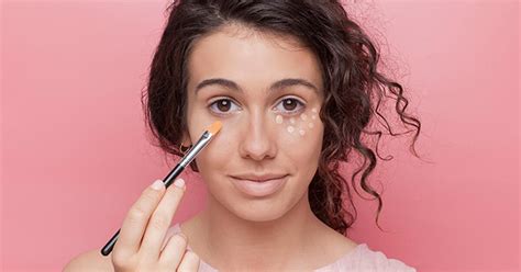 5 tips de maquillaje que te ayudarán a disimular el rostro cansado