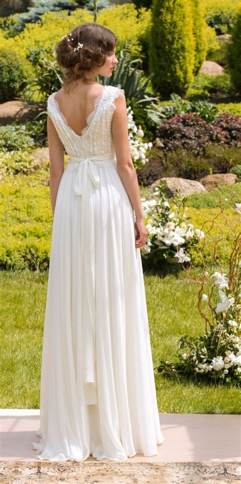 Viele angehende bräute schauen sich direkt nach der verlobung nach ihrem brautkleid um, denn. Designer Wedding Dress Bohemian Wedding gown Made from ...