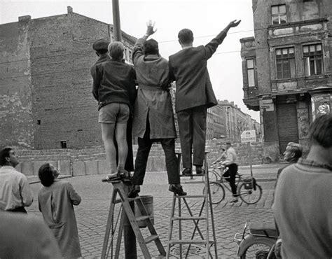 The wall was torn down after communism collapsed in 1989. West Berlin Inhabitants 1961 | On this day 1961: Berlin wall is erected | Pictures | Pics ...