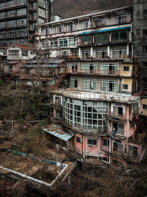 増築を重ねた複雑怪奇な“廃旅館”がすごい迫力！ 鬼怒川の写真が廃墟好きにはたまらない（12 ページ） ねとらぼ