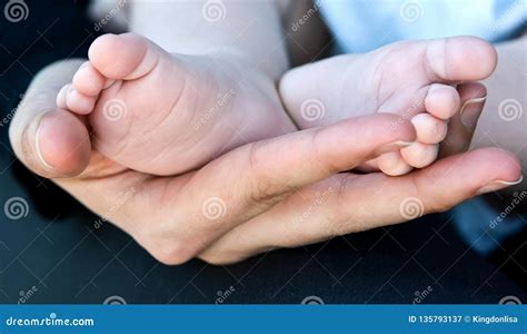 Mother Holding Baby`s Feet In Her Hand Stock Image Image Of Fragile