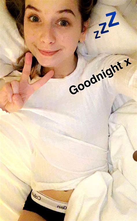 Westandwithzoe Trends As Fans Defend Zoellas Underwear Selfie Daily