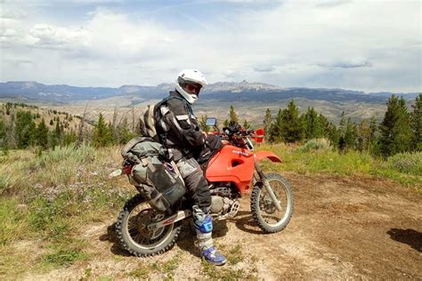 The badlands jacket has ample room for various mid layer setups, while the cinch straps on the sleeves keep the jacket streamlined. Klim Badlands Pro Jacket & Pants Review - Adventure ...