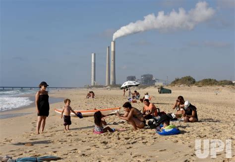 Photo: Israeli On Beach In Zikim On Israel-Gaza Border - JER2015070615
