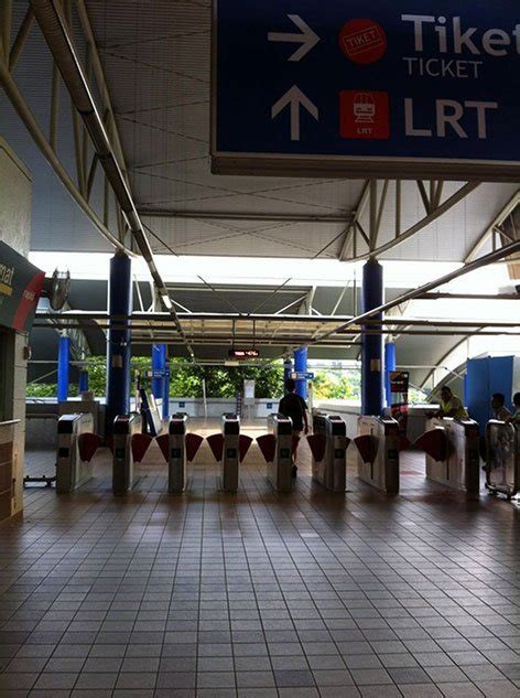 The ampang line lrt and the sri petaling line lrt are combined to form part of the greater kuala lumpur / klang valley integrated transit system. Sri Petaling LRT Station - klia2.info