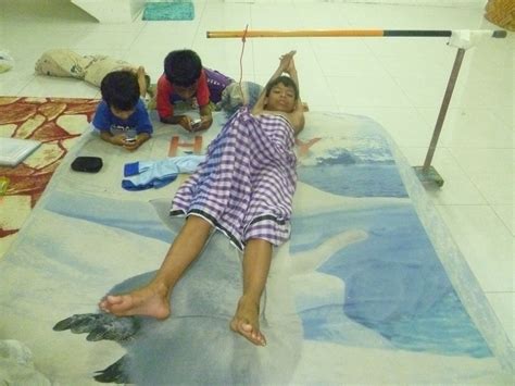 Contoh kerajinan limbah tekstil dan cara membuatnya. 7 Cara Kreatif Gantung Kain Pelikat Sewaktu Pantang ...