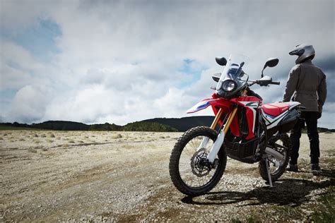 Bahkan bisa dilihat juga review oleh yang sudah punya crf250rally 2021 terbaru. Une Honda CRF 250 de "rallye", ou le Dakar à petit budget ...