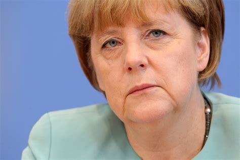 Unter ihrer führung sind die deutschen in guten händen. German Chancellor Angela Merkel's BlackBerry Q10 Redefines ...