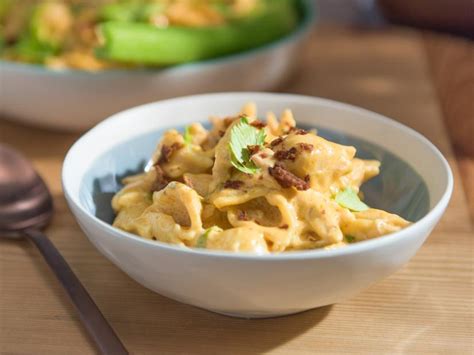 My friend kelly was talking about living on grilled cheese sandwiches and tomato soup the last time i saw her and i chef sunny anderson's cookbook: Pass the Buffalo Mac and Cheese Recipe | Sunny Anderson ...