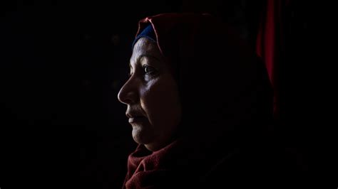 a displaced syrian woman realizes a dream by aiding refugees the new york times