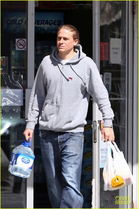 charlie hunnam looks unrecognizable without his trademark scruff photo 3081981 charlie