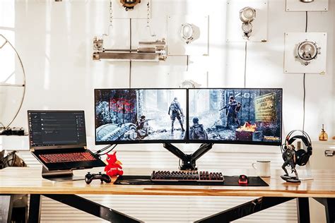 Connect Your Laptop To Multiple Gaming Monitors Computer Desk Setup
