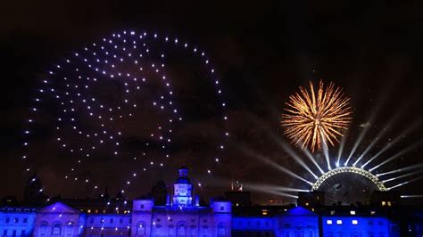 Londons New Year Fireworks Display Includes Tribute To The Queen And