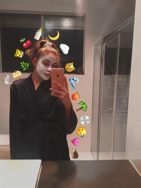 Find and save images from the ✖ no face ✖ collection by ブラック (nobodyelsess) . face mask mirror selfie shower photo picture instagram ...