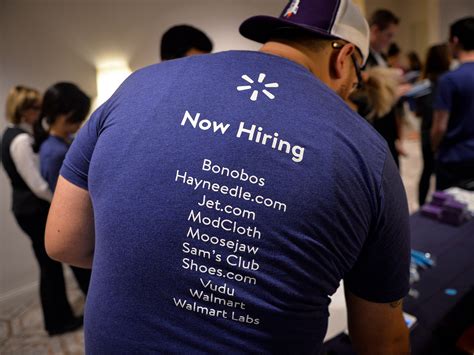 Walmart Hiring Surge Finds 25,000 Workers in Its First Week - Bloomberg