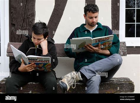 Brothers Reading Hi Res Stock Photography And Images Alamy