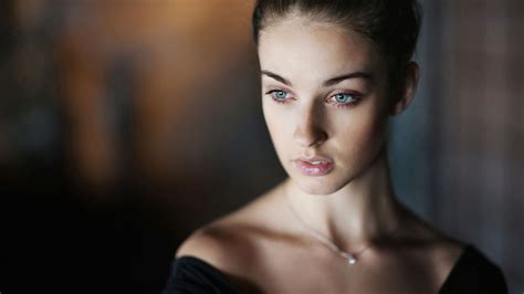 Blue Eyed Alla Berger Russian Brunette Model Girl Wallpaper 003