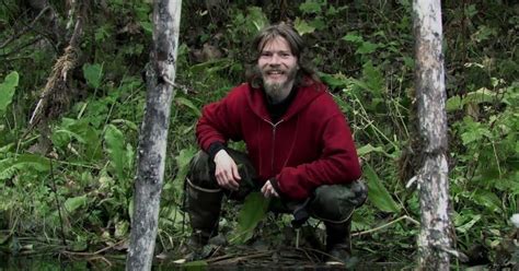 Alaskan Bush People Star Bear Brown Clarifies News He S Leaving Series Laptrinhx News