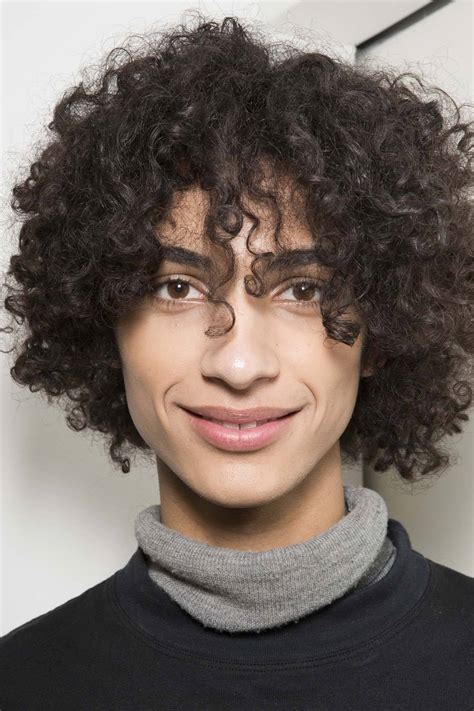 Finding the right hair styling products for curly hair can feel like a big job. How to Use Men's Hair Gel to Create Awesome Hairstyles
