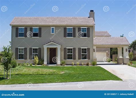 House Front Yard Stock Image Image Of Contemporary Garage 20130857