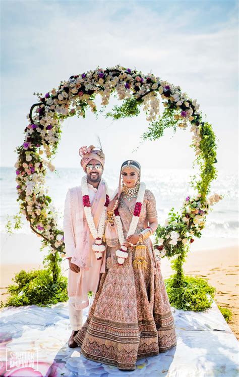 Stunning Sri Lanka Wedding With Gorgeous Bridal Outfits Wedmegood