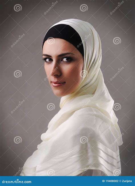 View 19 Most Beautiful Muslim Women Image