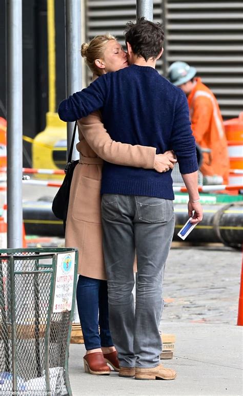 Claire Danes Shares A Kiss With Husband Hugh Dancy In Ny Daily Mail Online