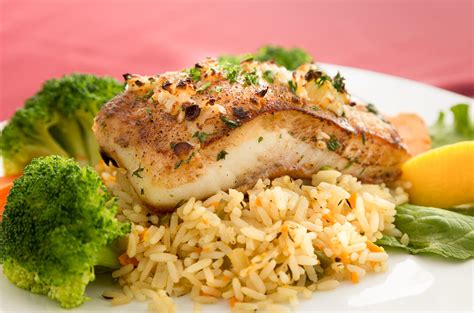 7.7% 92.3% protein total carbohydrate 640 cal * the % daily value (dv) tells you how much a nutrient in a serving of food contributes to a daily diet. Fish And Basmati Rice - Nutrition Council Australia
