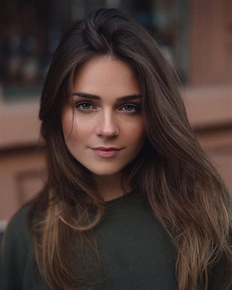 Brunette Actresses With Brown Eyes | Goddess in Sexy