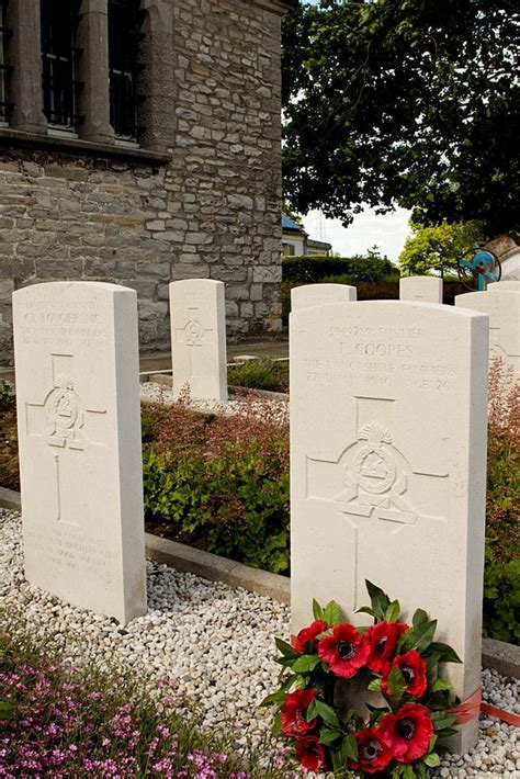 Waarmaarde Churchyard World War Two Cemeteries A Photographic Guide