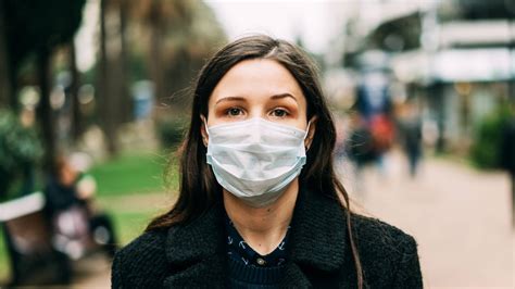 Should You Wear A Face Mask To Prevent Covid 19 Doctors Weigh In