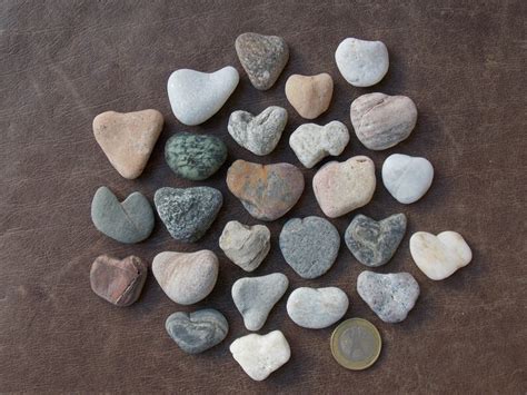 25 Small Natural Heart Shaped Beach Stones For Pebble Art Etsy