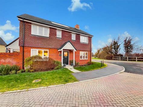 4 Bedroom Detached House For Sale In Spring Drive Longwick Princes