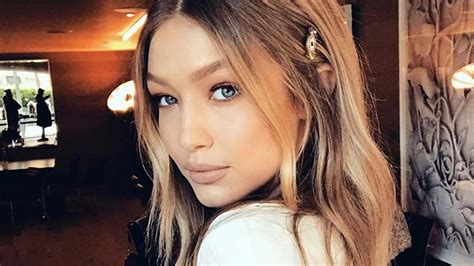 Gigi Hadid Shares A First Glimpse Of Her Cute Af Baby Bump Hit Network