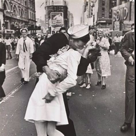 Most Famous Kiss Around The World Robert Doisneau Times Square