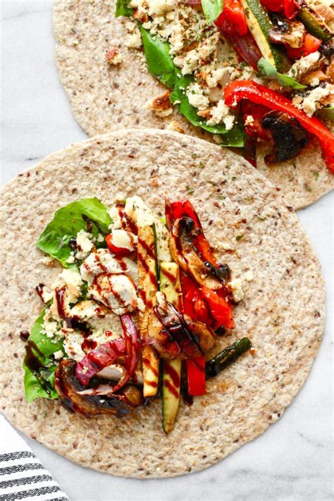 These healthy chicken wraps are loaded with spinach, chicken, avocado, tomatoes, pepper jack cheese. Healthy Grilled Chicken and Veggie Wrap | Nutrition in the ...