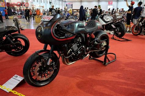 The, in those days, amazing. Detail Modifikasi Suzuki GSX-R 400 Cafe Racer Yang Habis ...