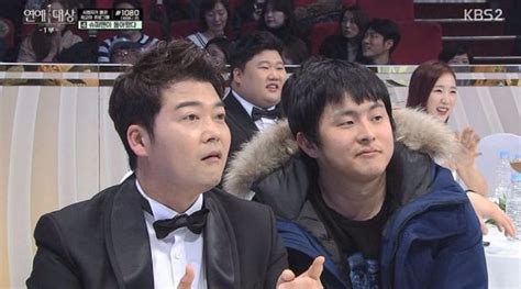 그는 10년간 연재한 우기명 이야기는 이번주로 마무리 됐습니다라며 매주 잦은 지각과 부족한 이야기에 관심 가져주셔서 정말 감사합니다라고 밝혔다. 기안84, 리즈시절 모습 '훈남이 어쩌다'… 대학 선배 느낌 솔솔
