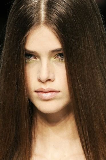 Sleek, straight strands are easy to achieve with a flat iron, but if you want to know how to get sleek, straight hair naturally, the answer lies right in your shower. Sleek and Straight - 7 Lovely Hairstyles Ideal for round ...