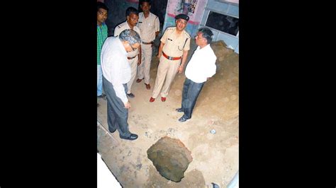 Some 16 people have been arrested as a result of the discovery in what investigators say could have been the biggest bank robbery in the world. From Haryana Bank Robbers Dig Tunnel to Steal Crores - YouTube