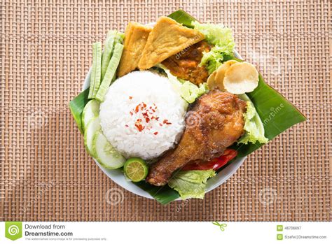 Agak remeh untuk menyediakan hidangan ini tetapi sangat berbaloi kerana hasilnya sangat memuaskan dan sangat sedap. Tasty Asian Food Nasi Ayam Penyet Stock Image - Image of ...