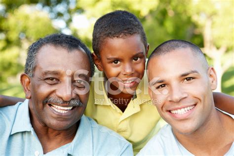 Foto De Stock African American Abuelo Padre E Hijo Relajante En El