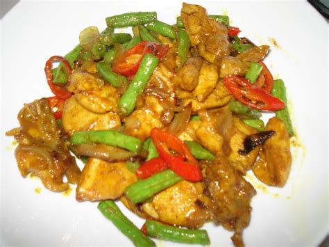 Nasi kuning merupakan sejenis sajian nasi indonesia. ~ Ini Blog Ummi Punya ~: Ayam Goreng Kunyit