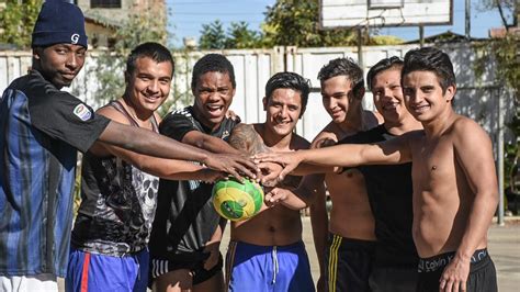 Futbolistas Colombianos Piden Ayuda Para Volver A Su País