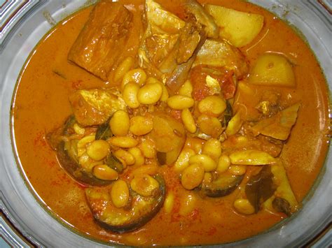 DAUN KARI Masakan Malaysia..... KARI IKAN MASIN