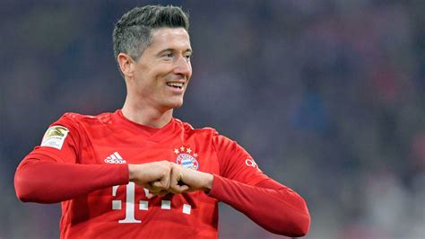 Robert Lewandowski Ties Bayern Munich Legend Gerd Müller With 21st