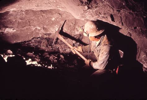 Fileunderground Uranium Mining Wikimedia Commons